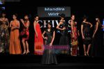 Mugdha Godse wallk the ramp for Mandira Wirk at Chivas Fashion tour in Delhi on 19th November 2008(10).JPG