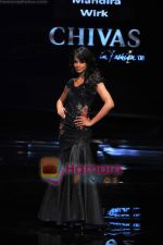 Mugdha Godse wallk the ramp for Mandira Wirk at Chivas Fashion tour in Delhi on 19th November 2008(5).JPG
