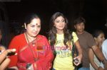 Shilpa Shetty with her mother Sunanda Shetty at the Grand Finale of Bigg Boss 2 on 22nd November 2008(2).JPG