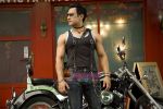Aamir Khan in Behka Song from Movie Ghajini (6).jpg