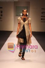 Model walk the ramp for Anamika Khanna at Delhi Fashion Week on 3rd December 2008 (23).jpg