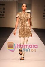 Model walk the ramp for Anamika Khanna at Delhi Fashion Week on 3rd December 2008 (24).jpg