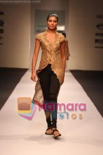 Model walk the ramp for Anamika Khanna at Delhi Fashion Week on 3rd December 2008 (30).jpg