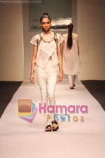 Model walk the ramp for Anamika Khanna at Delhi Fashion Week on 3rd December 2008 (4).jpg