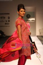 Model walk the ramp for Sonam Dubal at Delhi Fashion Week on 3rd December 2008 (2).JPG
