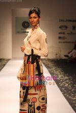 Model walk the ramp for Sonam Dubal at Delhi Fashion Week on 3rd December 2008 (4).JPG