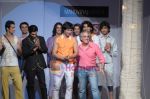 Models Showcasing Designs of Manoviraj Khosla during Wills Fashion Week on 15th Oct 2008 (20).JPG