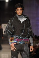 Models Showcasing Designs of Shantanu and Nikhil during Wills Fashion Week on Oct 17, 2008 (6).JPG