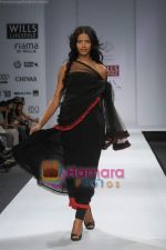 Models showcase designs of Sunita and Lalit Jalan during Wills Fashion Week on Oct 18, 2008 (15).JPG