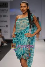 Model walk the ramp for Parvesh and Jai at Wills Fashion Week (12).JPG