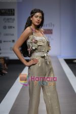 Model walk the ramp for Surily at Wills Fashion Week (22).JPG