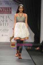 Model walk the ramp for Vikram Phadnis at Wills Fashion Week (11).JPG