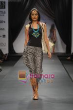 Model walk the ramp for Vikram Phadnis at Wills Fashion Week (19).JPG