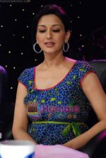 Sonali Bendre on the sets of Indian Idol 4 in RK Studios on 13th December 2008 (12).JPG