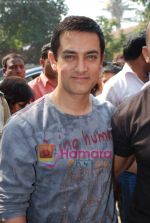 Aamir Khans six pack secret in Ghajini revealed with trainer Satya in Barbarian Gym on 14th December 2008 (12).JPG