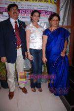 Sonali Bendre at Dr Ashok Chopra_s free health check up in Andheri on 14th December 2008 (31).JPG