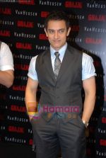 Aamir Khan at the launch of the Van Heusen_s Ghajini collection in PVR Mall on 16th December 2008 (10).JPG