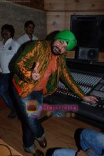 Daler Mehndi at the song recording of _Jaago India_ as part of Mission Shanti in Sound City on 17th December 2008 (10).JPG