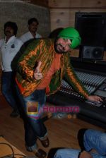 Daler Mehndi at the song recording of _Jaago India_ as part of Mission Shanti in Sound City on 17th December 2008 (11).JPG