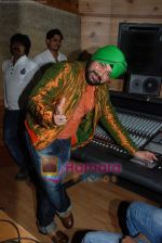 Daler Mehndi at the song recording of _Jaago India_ as part of Mission Shanti in Sound City on 17th December 2008 (12).JPG