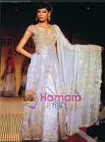 Model at Pakistani designer Nilofer Shahid wedding collection on 20th December 2008 (6).jpg