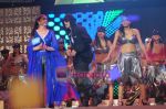 Akshay Kumar, Deepika Padukone at LUX Sabsey Favourite Kaun Grand Finale in Star Gold on 23rd December 2008 (4).JPG