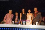 Javed Akhtar, Kailash Kher, Deepika Padukone, Sonali Bendre, Anu Malik on the sets of Indian Idol 4 on 3rd Jan 2009 (6).JPG