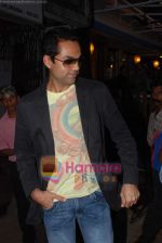 Abhay Deol at Al_s Tattoo parlour in Carter Road, Bandra on 7th Jan 2009 (27).JPG