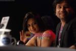 Sonali Bendre, Kailash Kher on the sets of Indian Idol 4 in R K Studios on 10th Jan 2009 (5).JPG