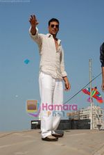 Akshay Kumar flies kites on occasion of Makar Sankranti in Roxy Cinema on 14th Jan 2009 (26).JPG