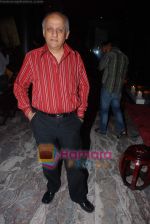 Mukesh Bhatt at Adhyayan Suman_s birthday bash in Piano Bar on 13th Jan 2009 (2).JPG