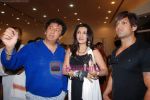 Yash Birla, Aarti and Kailash Surendranath at the painting exhibition by painter Subodh Poddar on 13th Jan 2009 (26).JPG