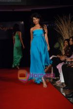 Candice Pinto at the launch of designer Haasya Chandna collection in Sahara Star on 15th Jan 2009 (52).JPG