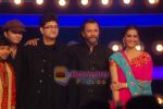 Prasoon Joshi, Sonam Kapoor and Rakesh Mehra, Kailash Kher on the sets of Indian Idol 4 in R K Studios on 17th Jan 2009 (5).JPG