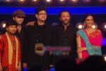 Prasoon Joshi, Sonam Kapoor and Rakesh Mehra, Kailash Kher on the sets of Indian Idol 4 in R K Studios on 17th Jan 2009 (6).JPG