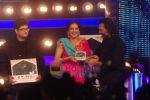 Prasoon Joshi, Sonam Kapoor and Rakesh Mehra on the sets of Indian Idol 4 in R K Studios on 17th Jan 2009 (46).JPG