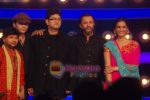 Prasoon Joshi, Sonam Kapoor and Rakesh Mehra, Kailash Kher on the sets of Indian Idol 4 in R K Studios on 17th Jan 2009 (7).JPG