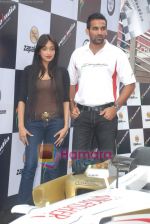 Jiah Khan, Zaheer Khan at the launch of Force India, Zapak Speed challenge in Sports Bar on 21st Jan 2009 (18).JPG