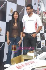 Jiah Khan, Zaheer Khan at the launch of Force India, Zapak Speed challenge in Sports Bar on 21st Jan 2009 (21).JPG