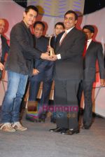 Aamir Khan, Mukesh Ambani at CNBC Business Awards in Taj Land_s End on 23rd Jan 2009 (13).JPG