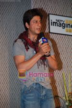 Shahrukh Khan at the launch of new serial Ghar Ki Baat Hai on NDTV Imagine in Taj Land_s End on 27th Jan 2009 (43).JPG