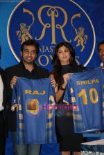Shilpa Shetty and her business partner Raj Kundra at a meet with the champions of IPL team the Rajasthan Royals in Mumbai on 3rd Feb 2009 (37).JPG