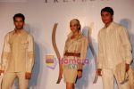 at the launch of Hemant Trivedi_s Menswear Collection in Oberoi Mall on 4th Feb 2009 (6).JPG