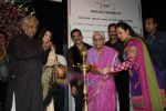 Madhuri Dixit inaugurates Hair and Make-up fashion week in Rangsharda Auditorium, Bandra on 9th Feb 2009 (20).JPG