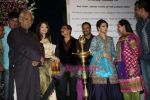 Madhuri Dixit inaugurates Hair and Make-up fashion week in Rangsharda Auditorium, Bandra on 9th Feb 2009 (22).JPG