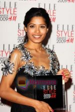 Frieda Pinto poses with her Best Actress Award at the Elle Style Awards 2009 at Big Sky Studios on February 9, 2009 in London, England (3).jpg