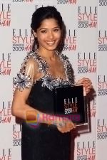 Frieda Pinto poses with her Best Actress Award at the Elle Style Awards 2009 at Big Sky Studios on February 9, 2009 in London, England.jpg