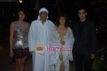 Ranjeet with Family at Ambika Hinduja wedding reception to Raman on 11th Feb 2009 (2).JPG