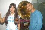Boxer Akhil, Anketa promote Asha Bhosle_s album video Tum Waada Karte Haun on 12th Feb 2009 (7).JPG
