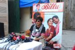 Shahrukh Khan at a Press Conference for film Billu Barber in Mannat on 8th Feb 2009 (22).JPG